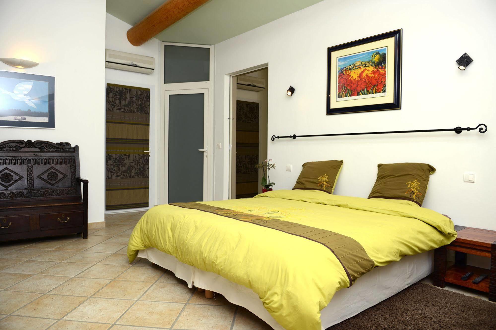 Bed and Breakfast Mas De Carabelle La Roque-Alric Zewnętrze zdjęcie