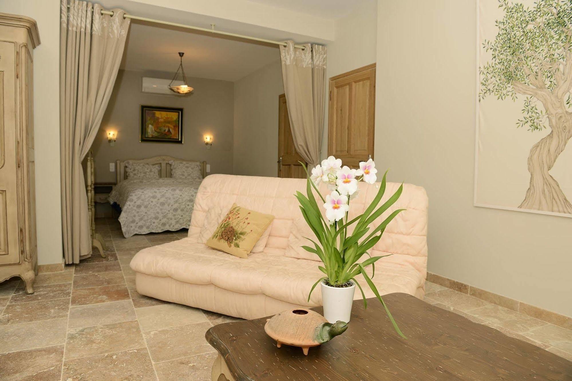 Bed and Breakfast Mas De Carabelle La Roque-Alric Zewnętrze zdjęcie