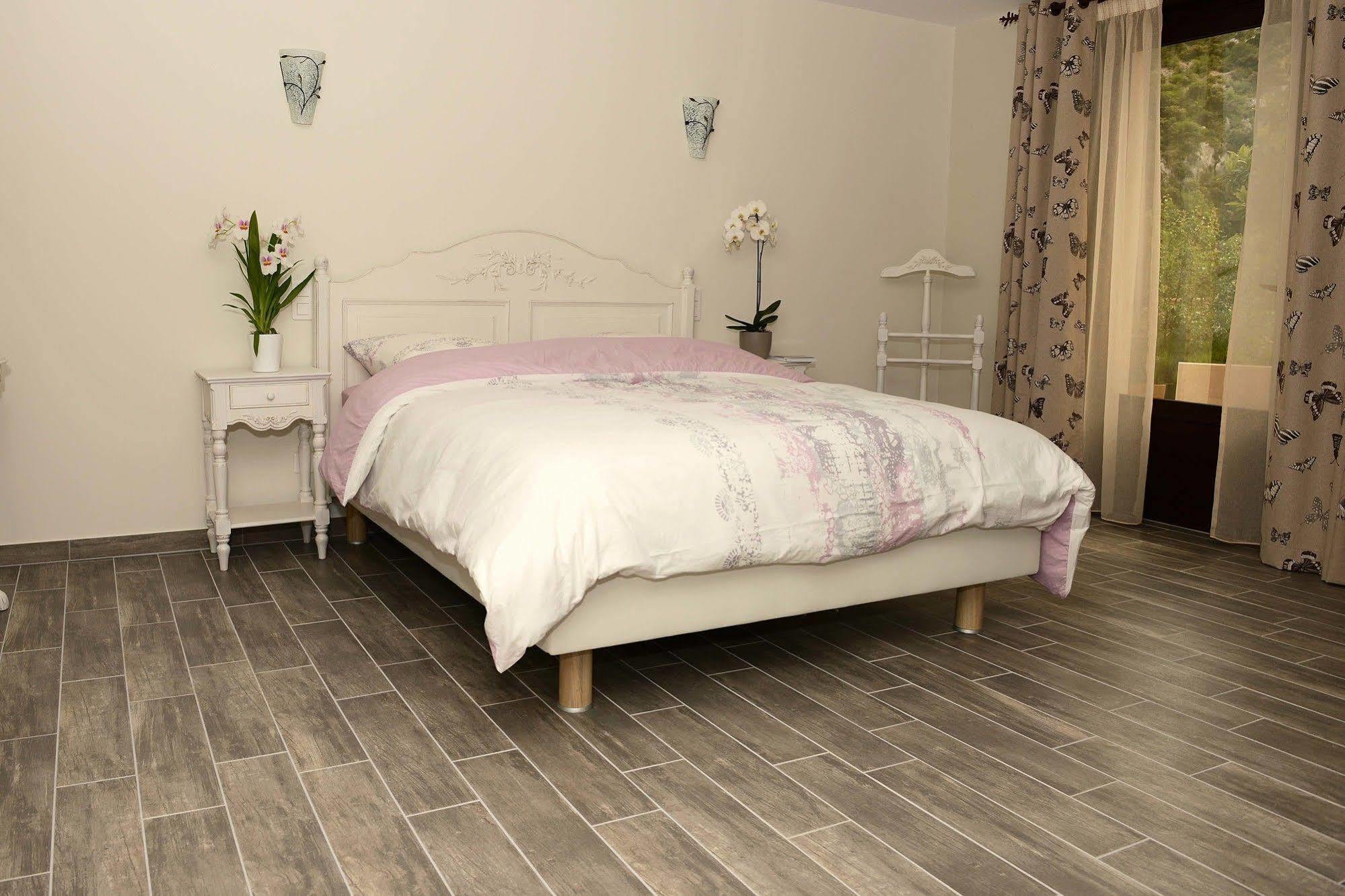 Bed and Breakfast Mas De Carabelle La Roque-Alric Zewnętrze zdjęcie